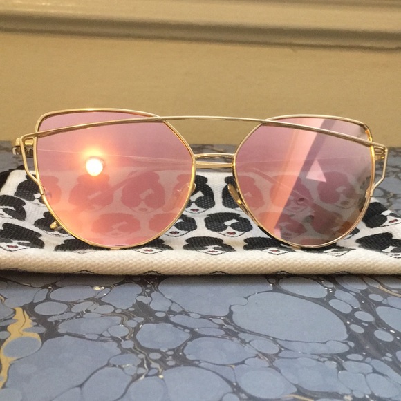 Mirrored Sunnies with Gold Frame - Picture 3 of 8